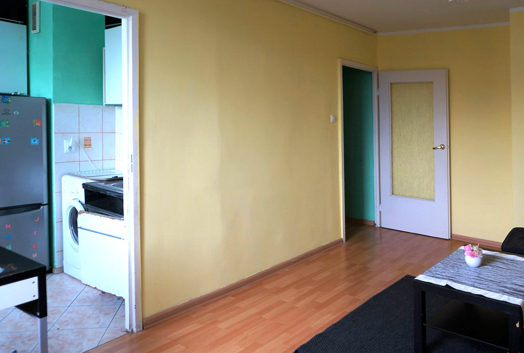 widok z salonu na kuchnię w mieszkaniu na sprzedaż Wrocław Psie Pole