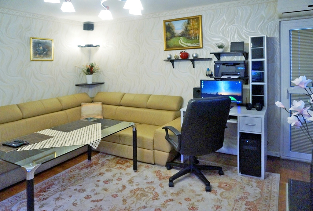 druga strona salonu w mieszkaniu na sprzedaż Wrocław Krzyki
