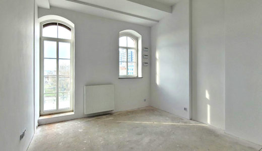 nieumeblowane wnętrze salonu w ekskluzywnym apartamencie do sprzedaży Wrocław Stare Miasto