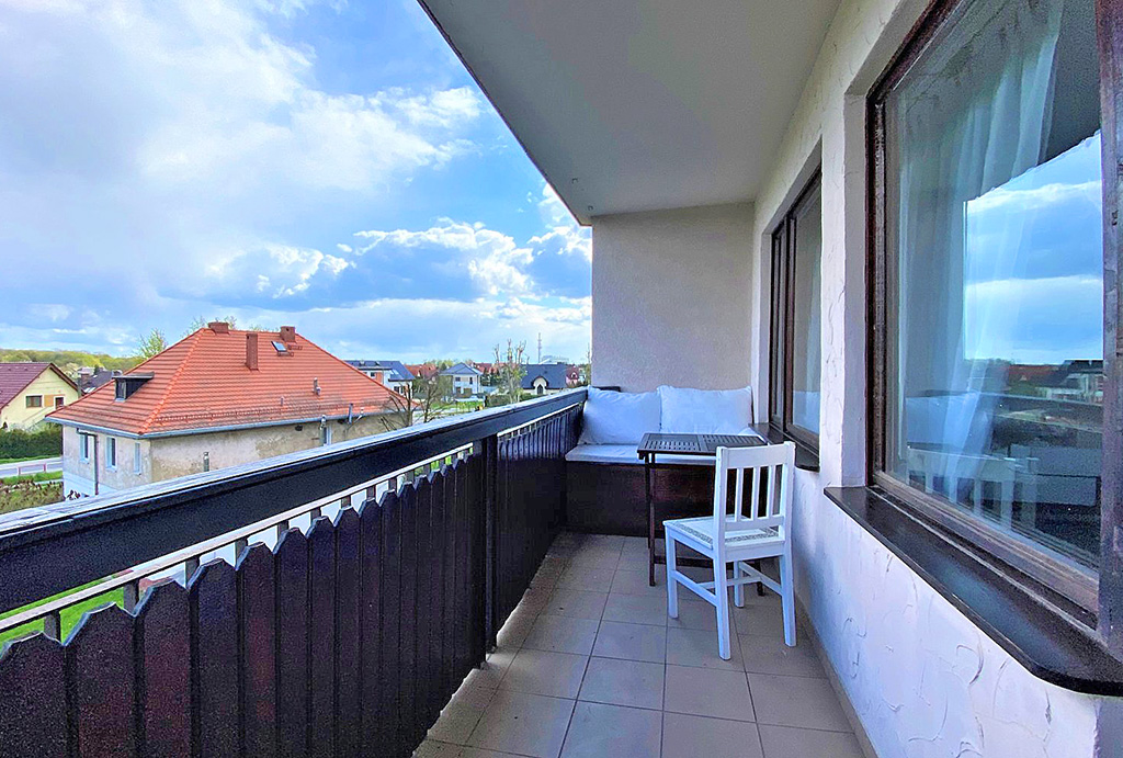 widokowy balkon przy mieszkaniu do sprzedaży Wrocław (okolice, Oława)